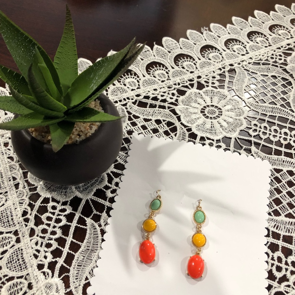 Summer earrings, beautiful, looks like new.